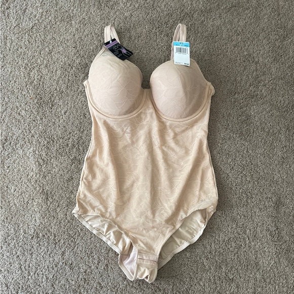 Bali Ultra Light Body Shaper with Lace
#DF6552 - Picture 4 of 7